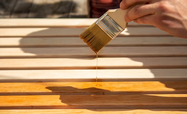 Vernis bois : guide des meilleurs produits et applications